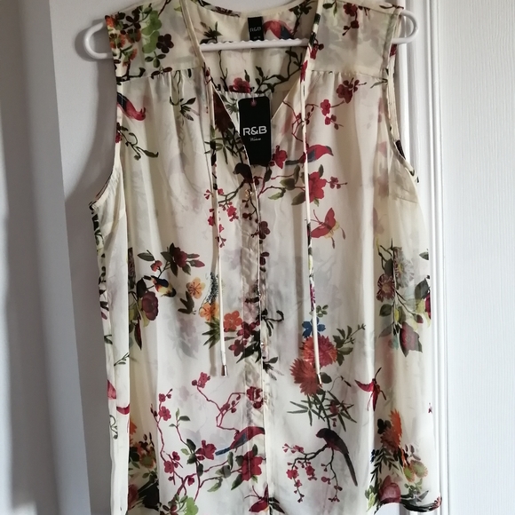 Top - Picture 2 of 3